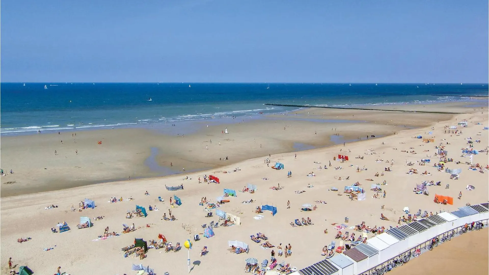 2 Bedroom Cozy Apartment In Oostende